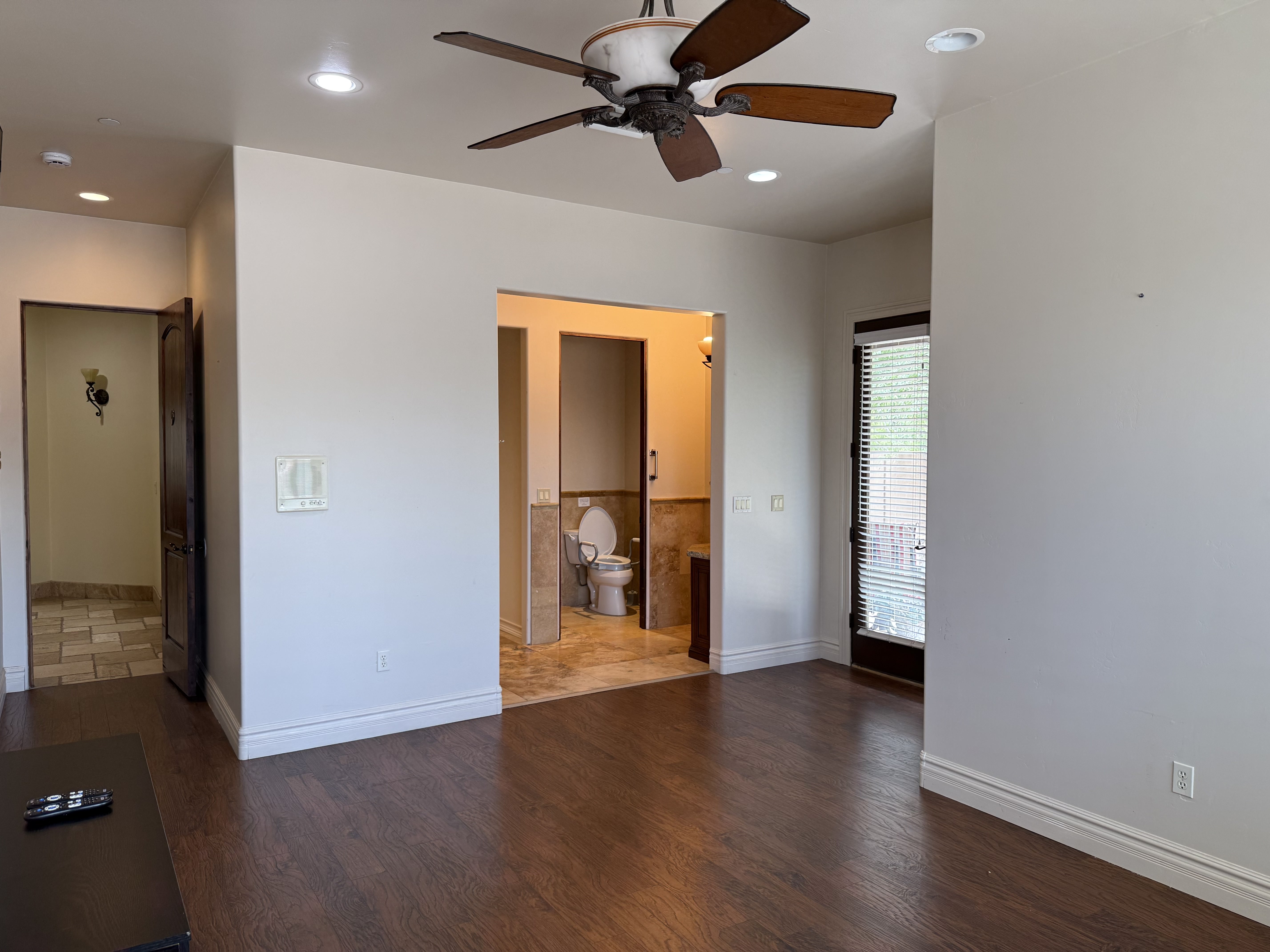 Private Suite 9 - Image 2