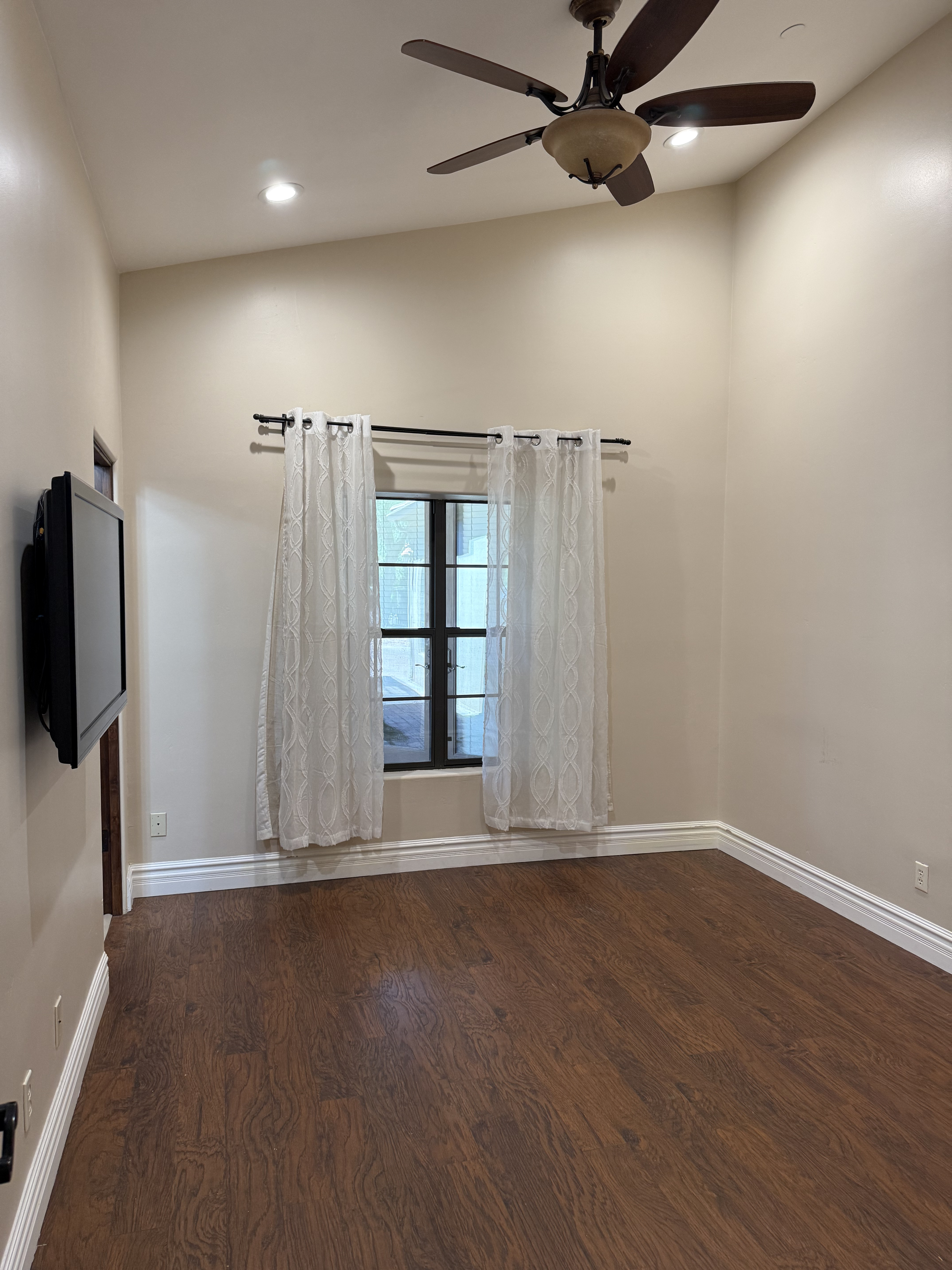 Private Suite 2 - Image 8