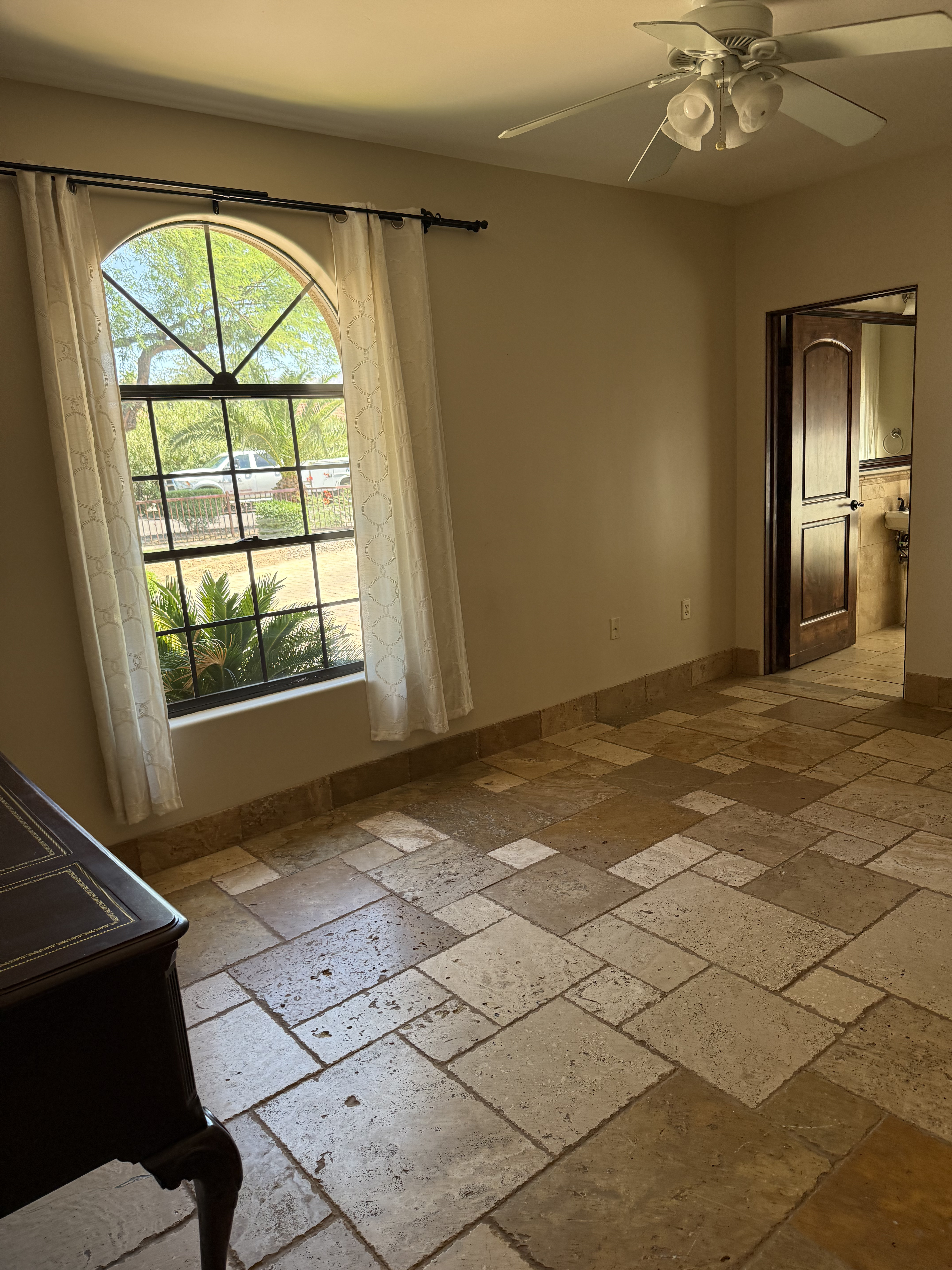 Private Suite 2 - Image 3