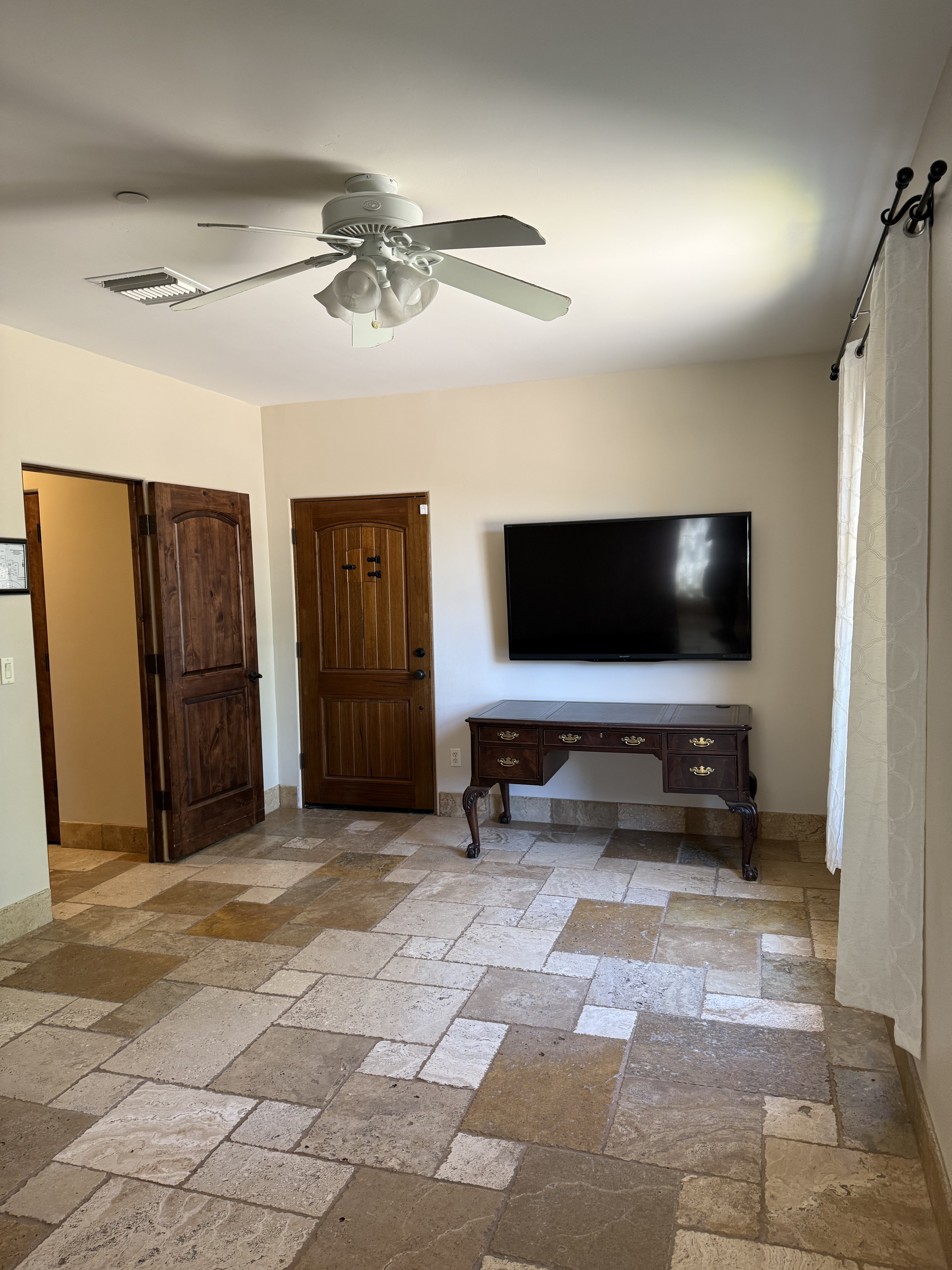 Private Suite 2 - Image 2