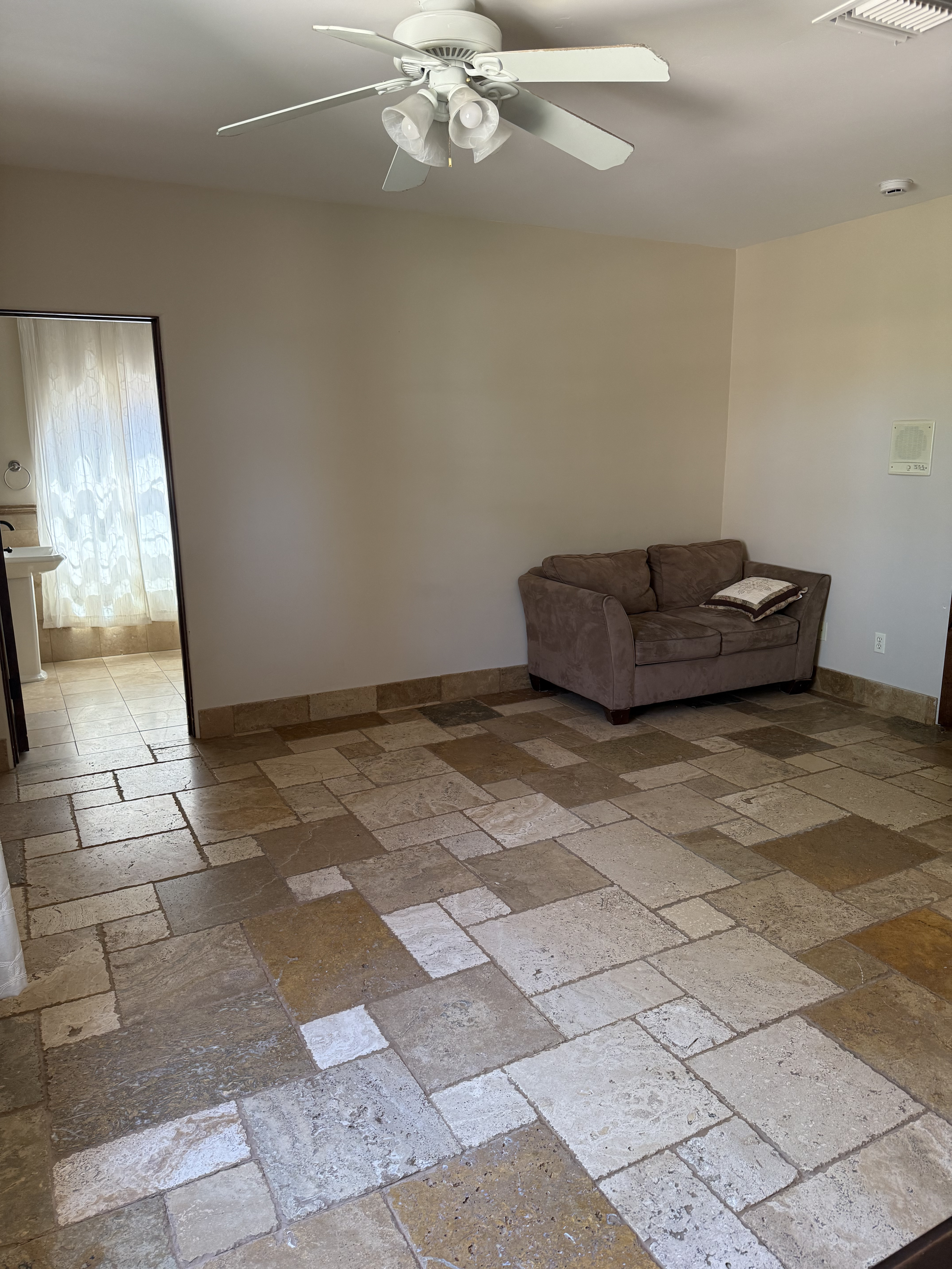 Private Suite 2 - Image 4