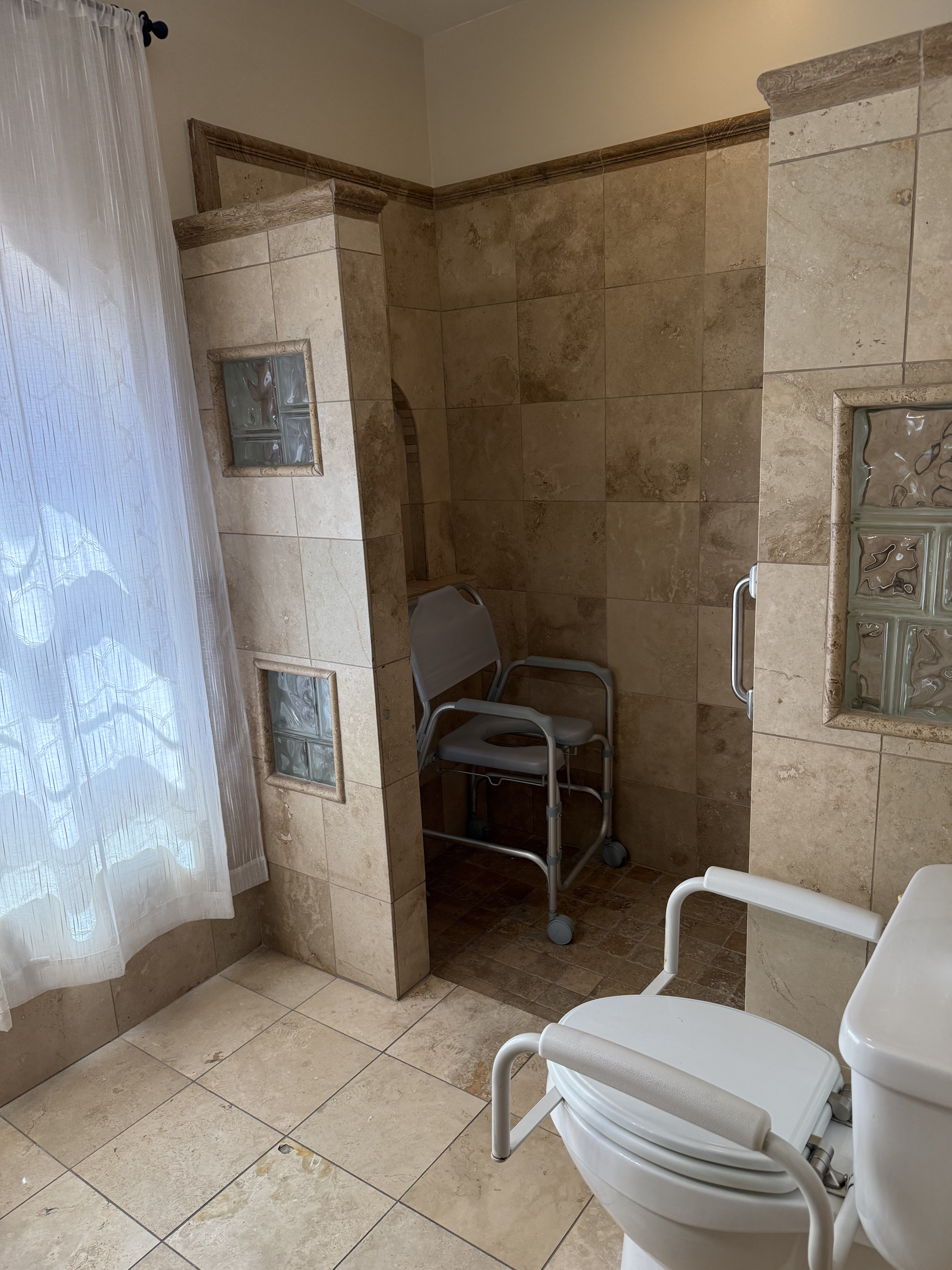 Private Suite 2 - Image 6