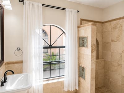 Private Suite 2 - Image 4