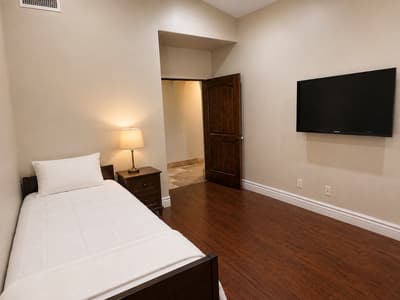 Private Suite 2 - Image 7